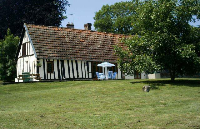 Photo Cottages Aubry-le-panthou Walnut cottage at la pognandière