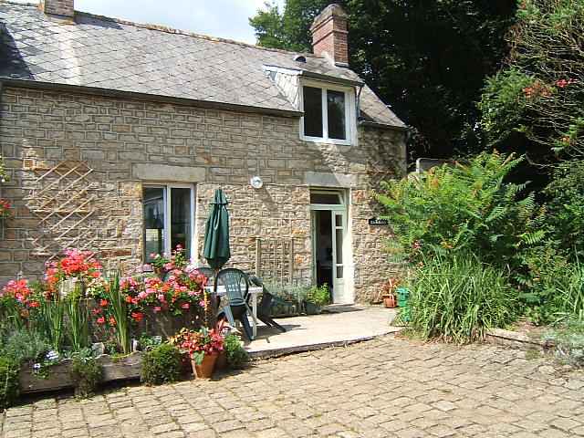 Photo Cottages Juvigny-sous-andaine Manoir sainte cecile: gites & chamb...