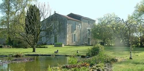 Photo Bed and breakfast Saint germain de marencennes Le moulin de la gères