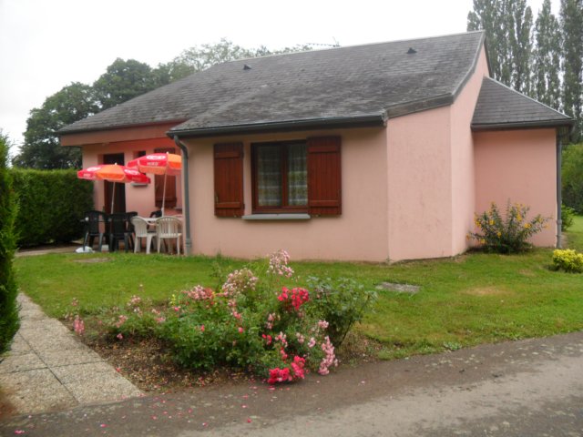 Photo Cottages Illiers-combray Camping the wood full of flowers **... 